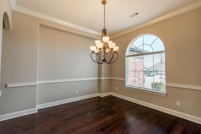 Building Photo - Like New 3 Bedroom Home near Stonebridge M...