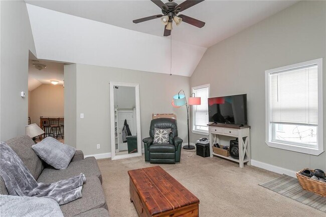 Building Photo - 46 Hartsen St