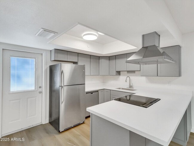 Building Photo - 429 W La Jolla Dr