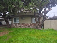 Building Photo - 904 Middlecoff Ave