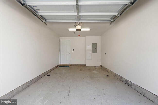 Building Photo - 2932 Finsbury Pl