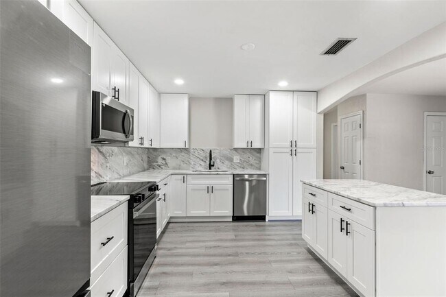 Building Photo - 5546 5th St S