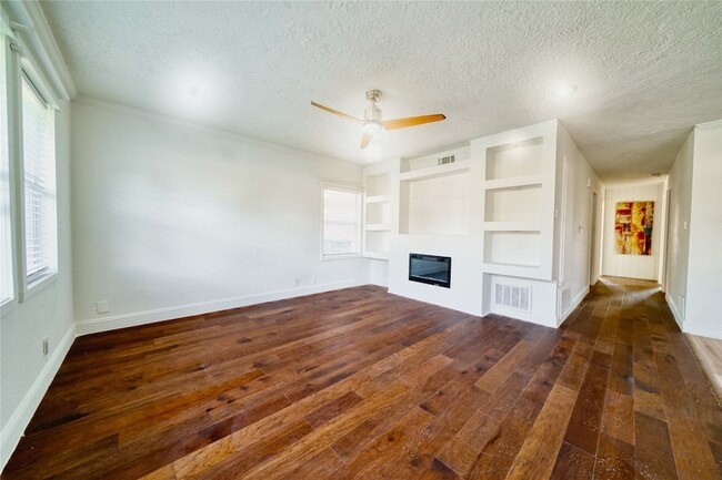 Building Photo - 4913 W 43rd St