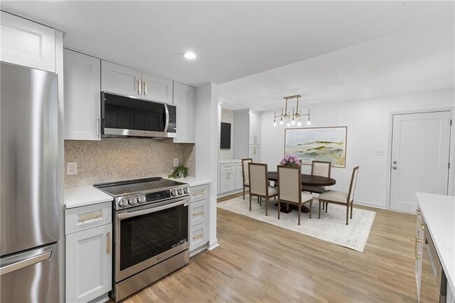 Building Photo - 3981 Longview Dr