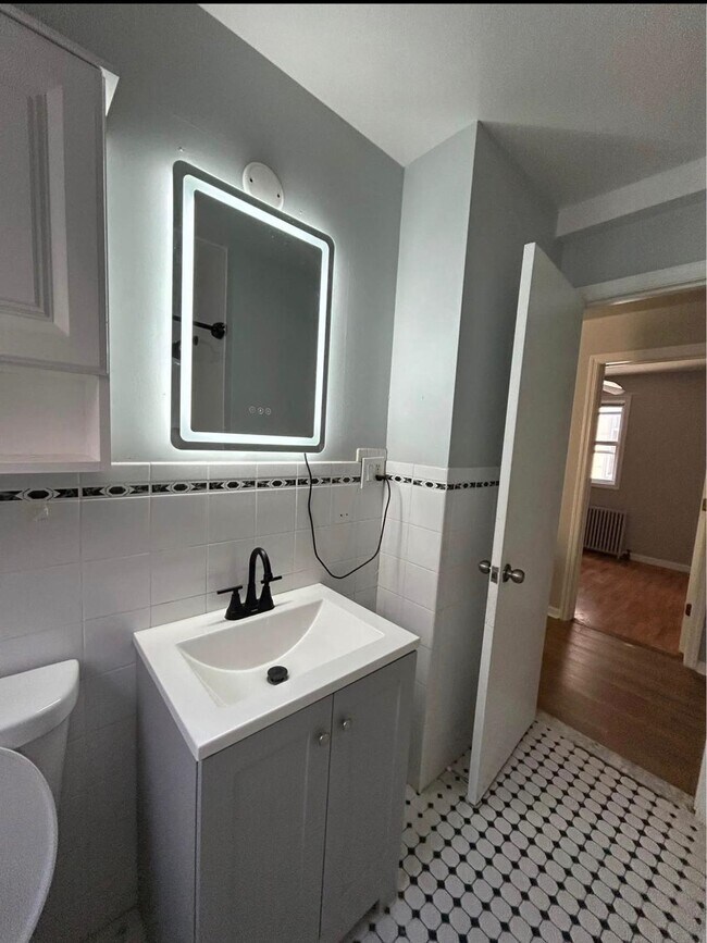 Building Photo - 78 W 51st St