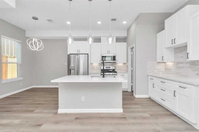 Building Photo - 2347 Hoskins Dr