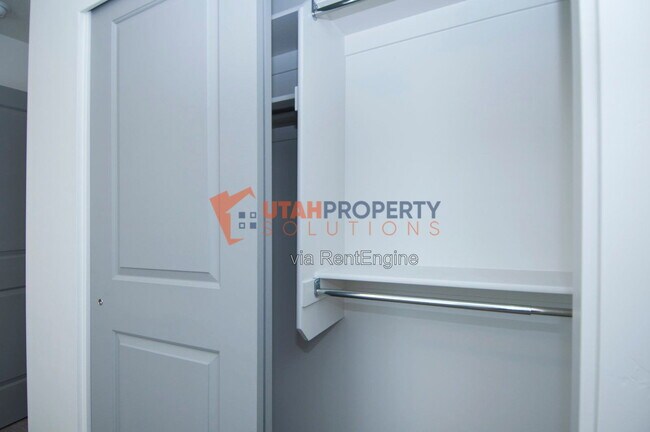 Building Photo - 1046 W 430 S