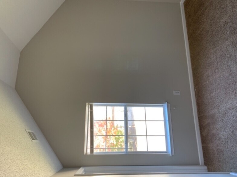 Building Photo - 2863 Warhorse Pl