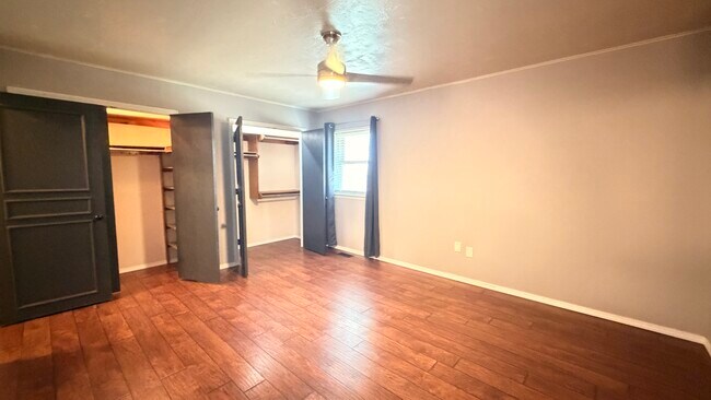 Building Photo - 209 E Cammack St