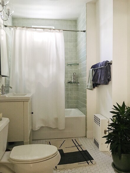 Building Photo - 52 Dimick St