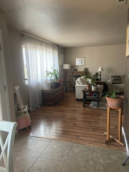 Building Photo - 273 1/2 W Hanover Cir