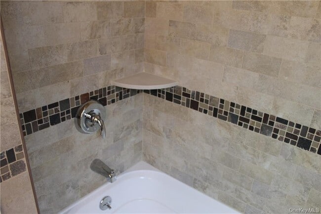 Building Photo - 190 Main St