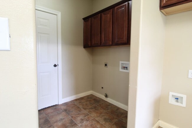 Building Photo - designed for comfort : 3 Bedroom 2 Bath