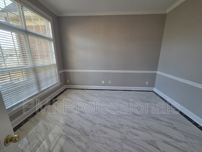 Building Photo - 315 Shadow Creek Dr