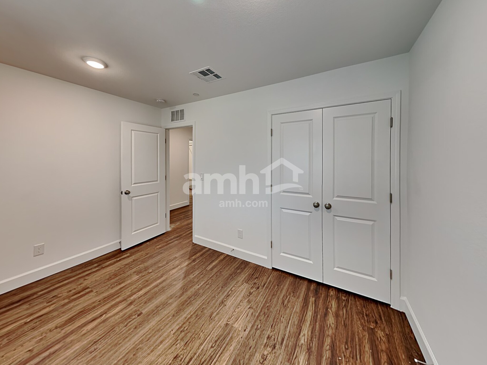 Building Photo - 10072 Roseum Ct