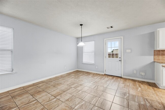 Building Photo - 526 Silky Leaf Dr