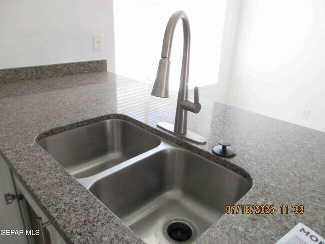 Building Photo - 1465 Sierra De Oro Dr