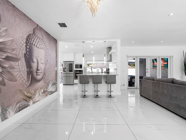 Building Photo - 6951 Miami Lakeway S