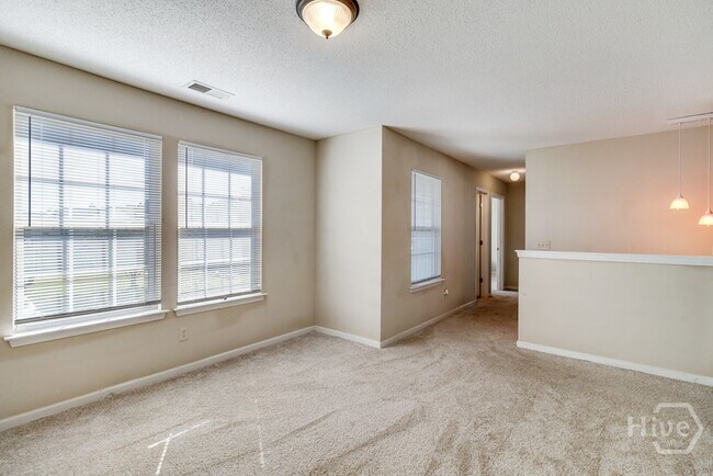 Building Photo - 3 Blackberry Ln