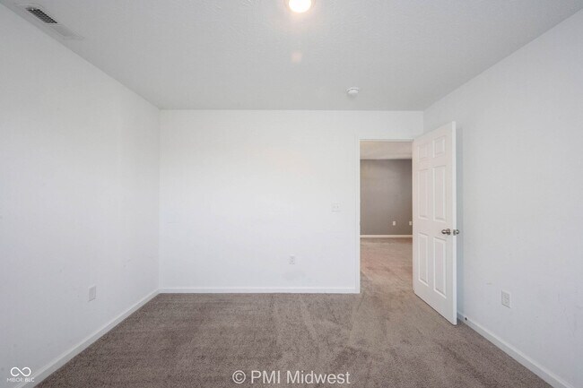 Building Photo - 3975 Fenwick Ln
