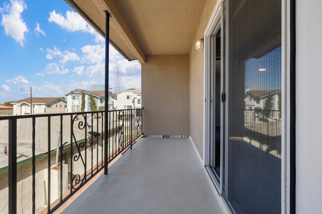 Building Photo - 2516 Voorhees Ave