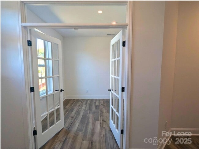 Building Photo - 3228 Drift St