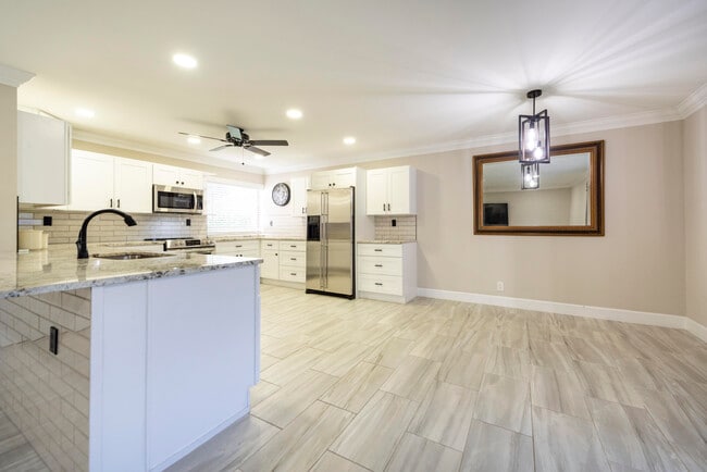 Building Photo - 6579 Spring Bottom Way