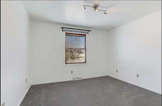 Building Photo - 2165/2167 Allouez Ave