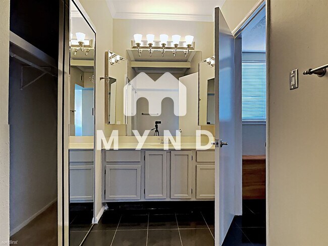 Building Photo - 2 br, 2 bath Condo - 353 E Thomas Rd Apt C...