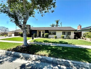 Building Photo - 1613 W Fern Dr