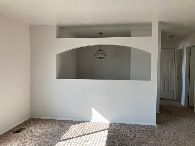 Building Photo - 2377 S 400 W