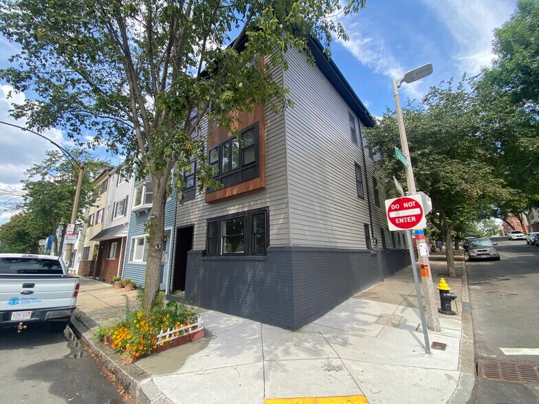Building Photo - 110 Marginal St