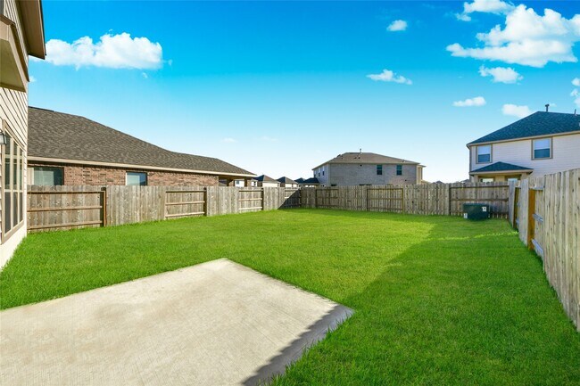 Building Photo - 4852 Sun Fls Dr