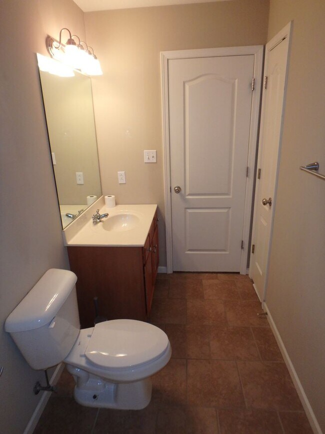 Building Photo - Nice 3 Bed 2 Bath House In Hunters Gate!