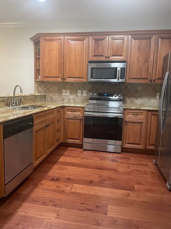 Building Photo - GORGEOUS EXECUTIVE TOWNHOME IN GATED COMMU...