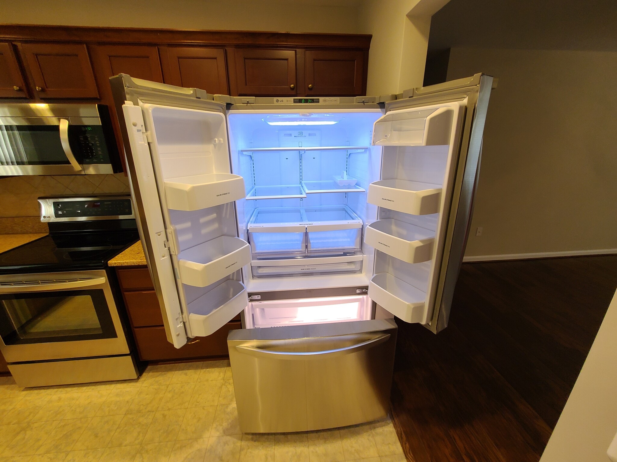 Refridgerator - 902 Parade Ln