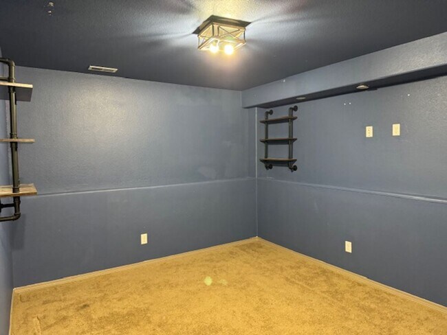 Building Photo - ALL PROSPECTIVE TENANTS MUST SUBMIT A $58 NON-REFUNDABLE APPLICATION FEE PER APPLICANT ONLINE AND...