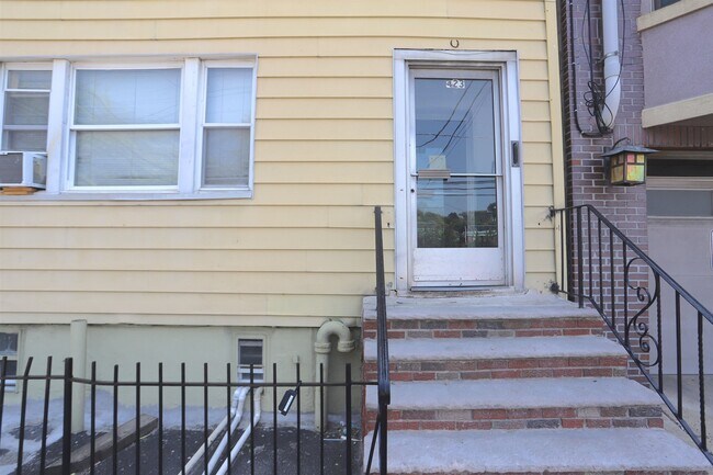 Building Photo - 423 Jackson St