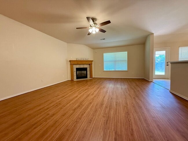 Building Photo - 4 bedroom with Storm Shelter in Yukon Gate...