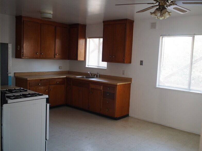 Building Photo - 3541 Davis St