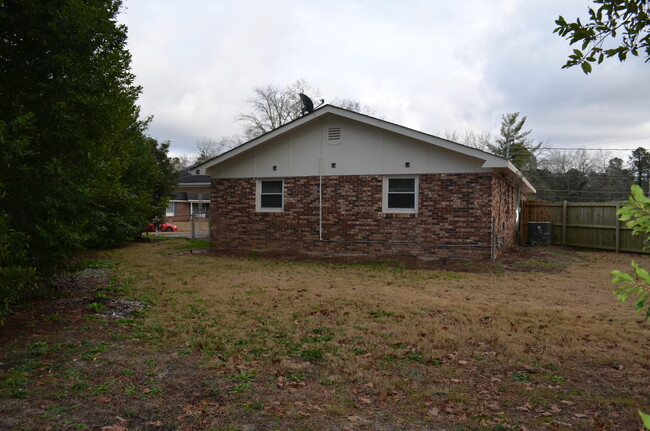 Building Photo - 221 Merrymont Dr