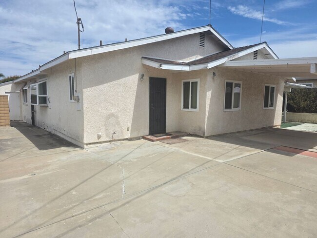 Building Photo - 5673 Barclay Ave