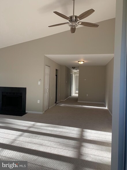 Building Photo - 7575 Belle Grae Dr