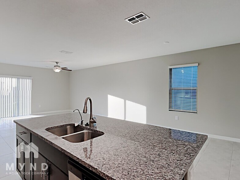 Building Photo - 5250 White Chicory Dr