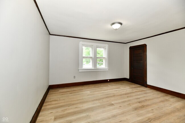 Building Photo - 852 N Rural St