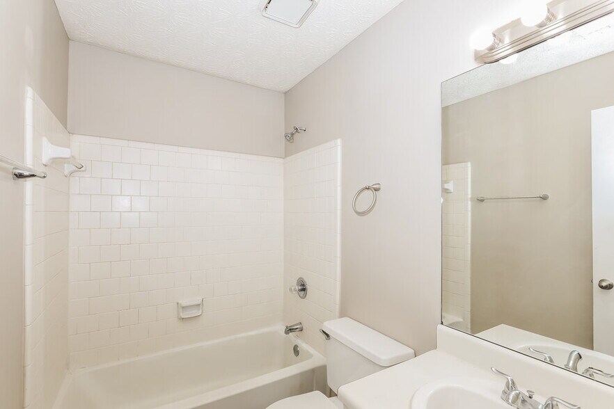 Building Photo - 1341 Birdsong Ln