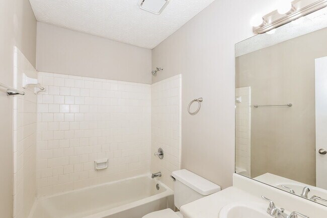 Building Photo - 1341 Birdsong Ln