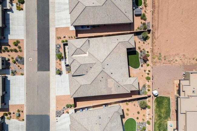 Building Photo - Beautiful 4 Bedroom Home!