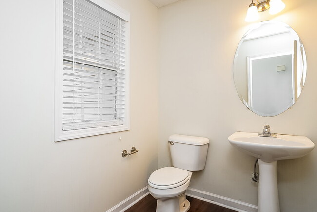 Building Photo - 2496 Oak Hill Dr