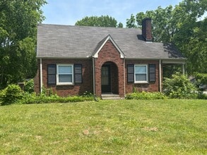 Building Photo - Beautiful Donelson Home!